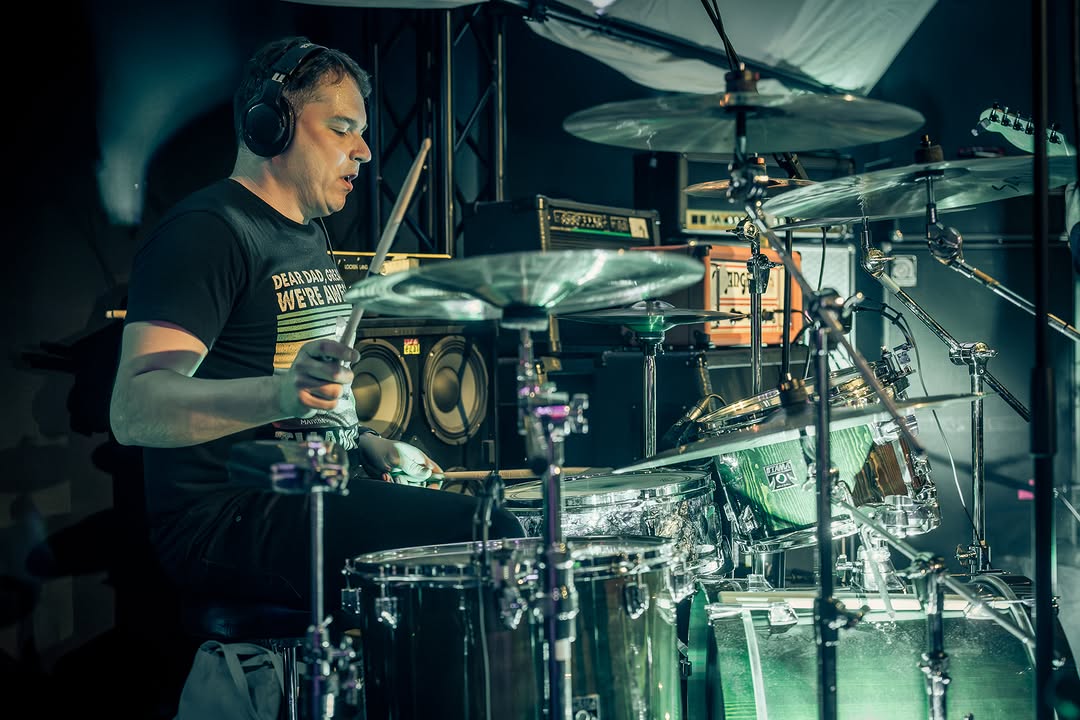 Forkalyst live: drummer Filip playing the drums with a focused expression.